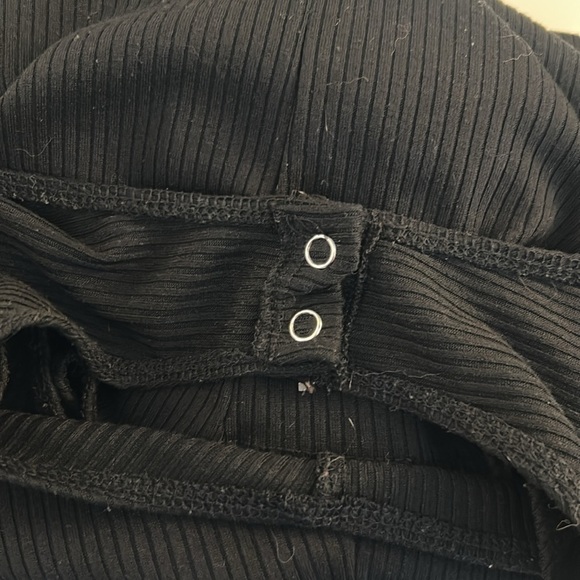 Forever 21 Black Puff Short Sleeve Sweetheart Neck Ribbed Bodysuit Size Large - Picture 6 of 7